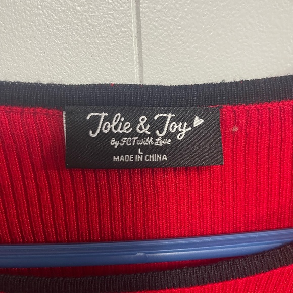 Elegant Red Long Sleeve Dress with Black Bow Accents - Picture 3 of 4